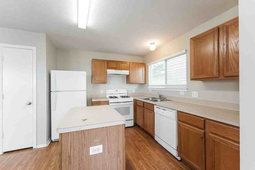 20640 Patriot Park Ln - Photo 7 of 17