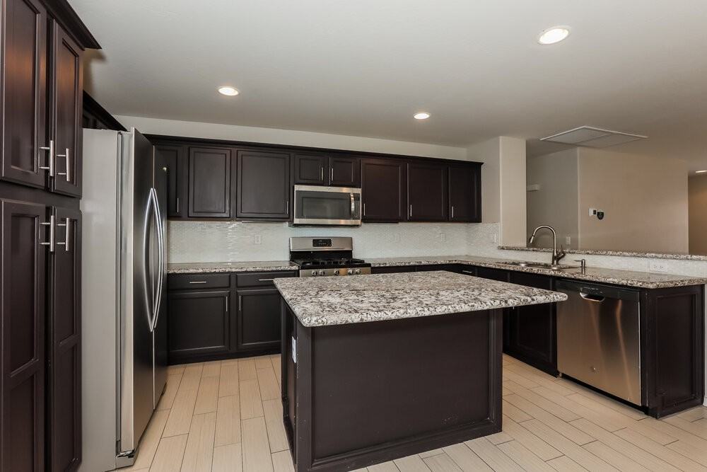 2021 W Hayden Peak Dr - Photo 7 of 16