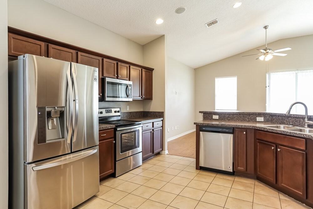 805 Celebration Ln - Photo 6 of 16