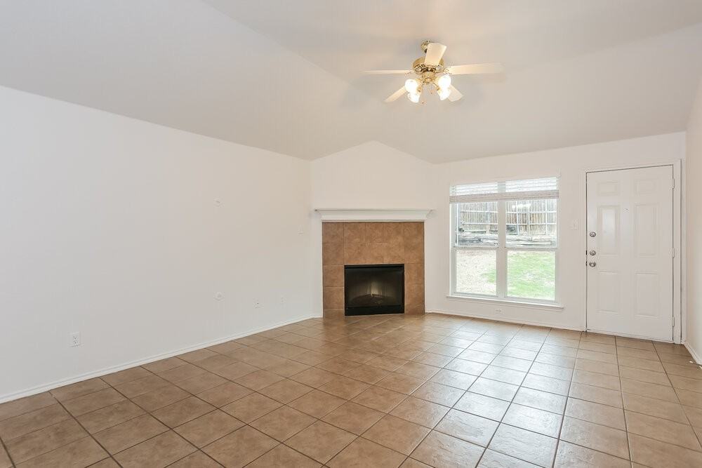 509 Tweeter Dr - Photo 4 of 17