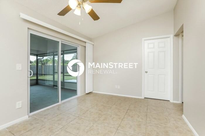 527 Riverwoods Cir - Photo 3 of 16