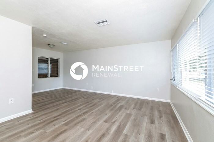 410 W Crystal Dr - Photo 3 of 16