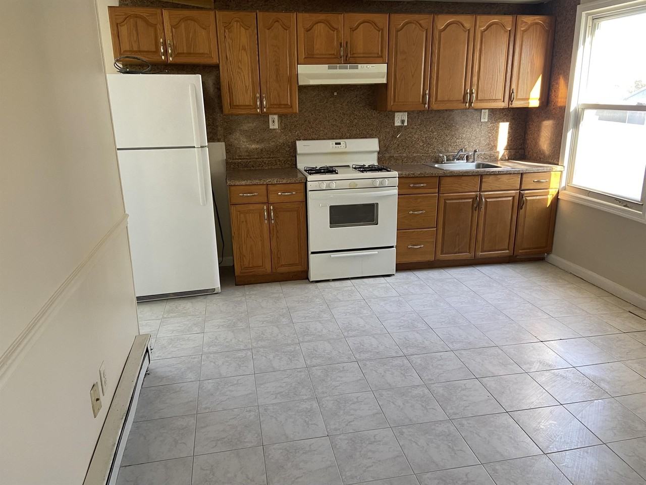 225 East Cresse Avenue - Photo 2 of 10