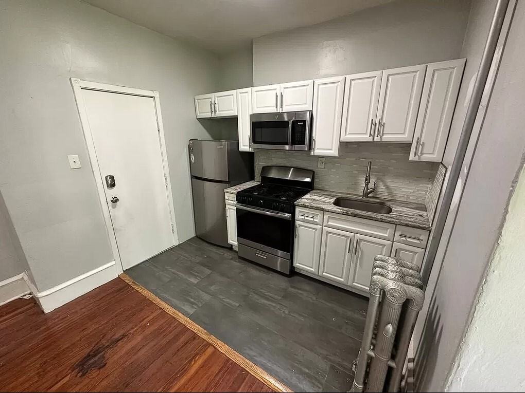 435 East Walnut Lane - Photo 2 of 7