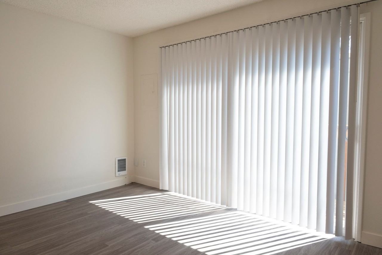 1936 Ne Schuyler St - Photo 7 of 24