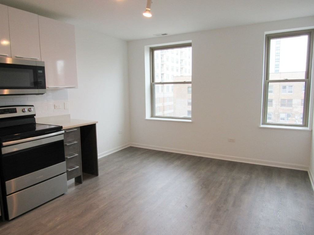 940 W Winona St #609 - Photo 2 of 13