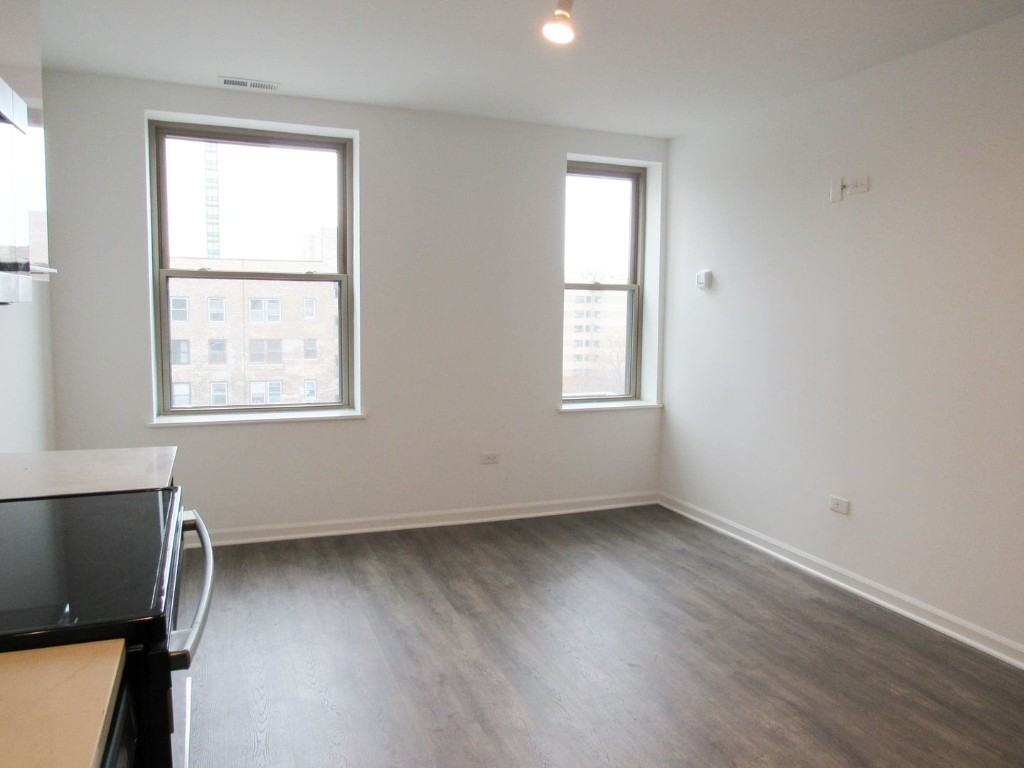 940 W Winona St #609 - Photo 3 of 13
