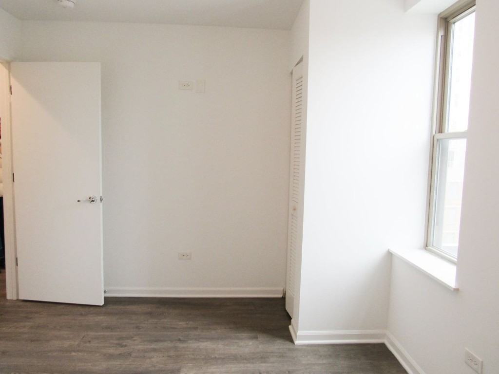 940 W Winona St #609 - Photo 7 of 13