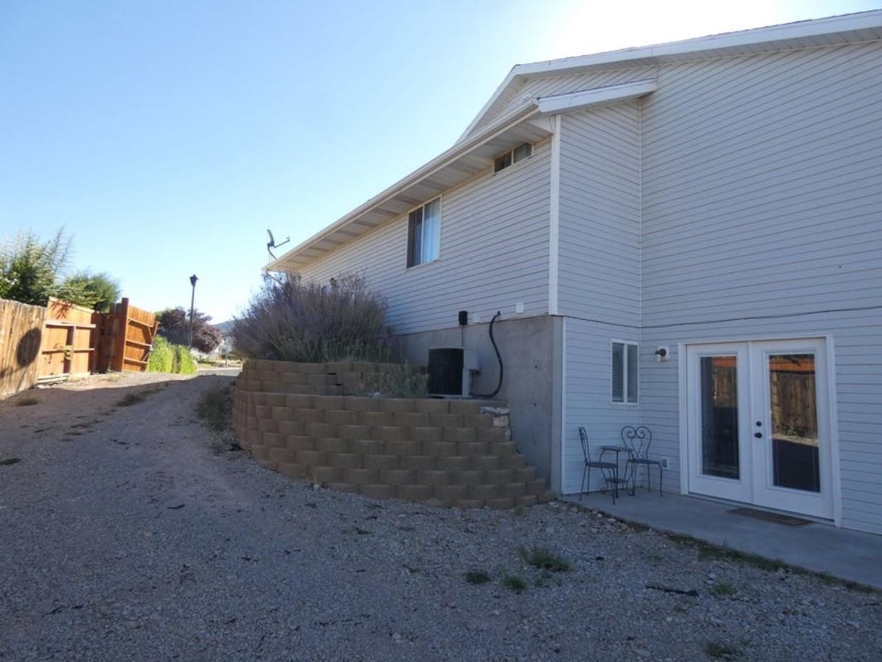 320 E 2100 North Cir #B - Photo 2 of 6