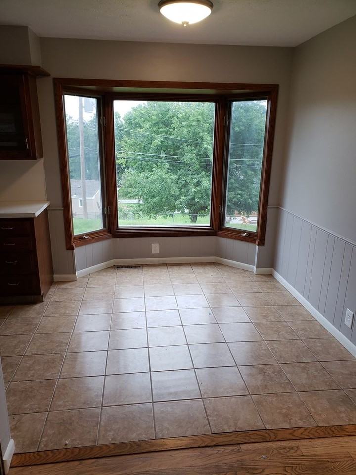 4623 N 94th St - Photo 4 of 15