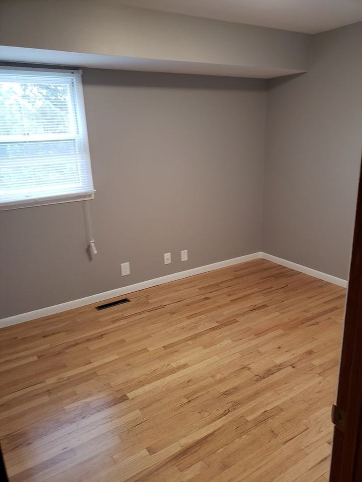 4623 N 94th St - Photo 6 of 15