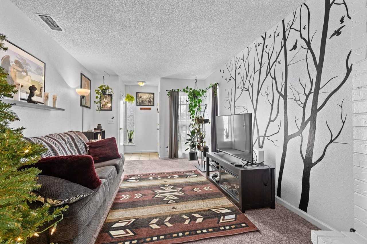 4421 Palm Ave - Photo 4 of 10