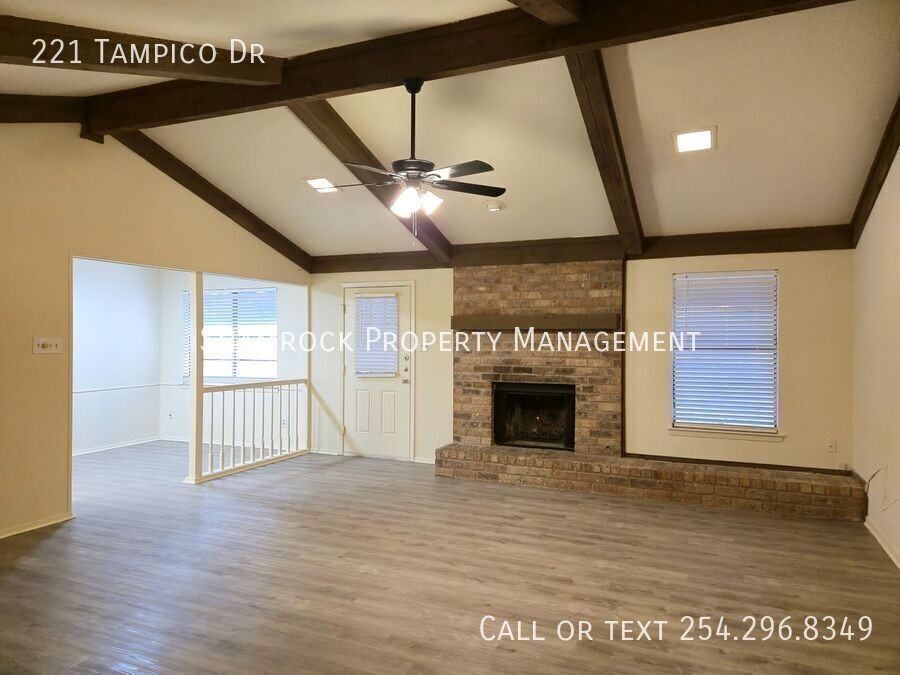 221 Tampico Dr - Photo 3 of 17