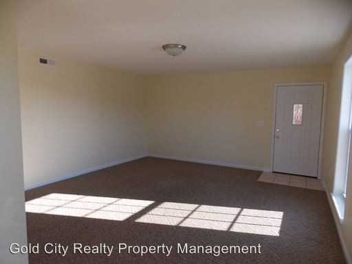 Warwick Circle - Photo 3 of 25