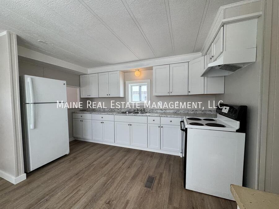 163 F St - Photo 2 of 14