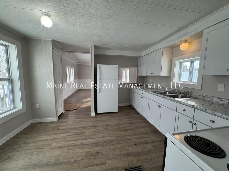 163 F St - Photo 3 of 14