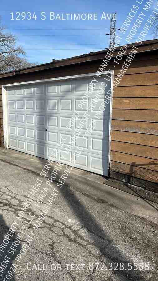 12934 S Baltimore Ave - Photo 2 of 5