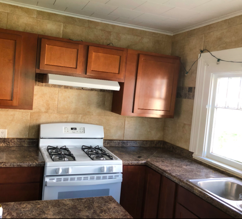 220 W Riverside Dr - Photo 3 of 3