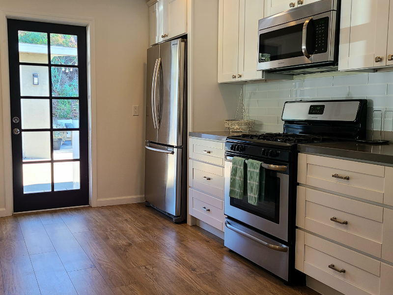 1761 Gateway Dr - Photo 3 of 13