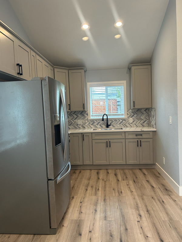 1222 Linden Dr - Photo 3 of 10