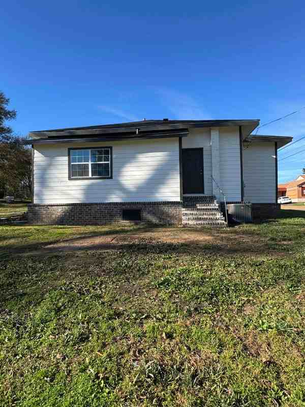 732 Argyle St - Photo 3 of 10