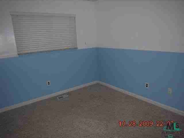 16621 Wilson Ave - Photo 2 of 8