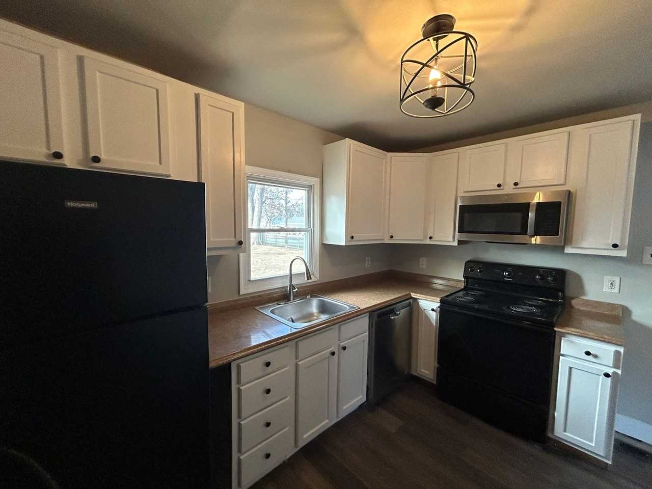 404 Elm Ave - Photo 2 of 14