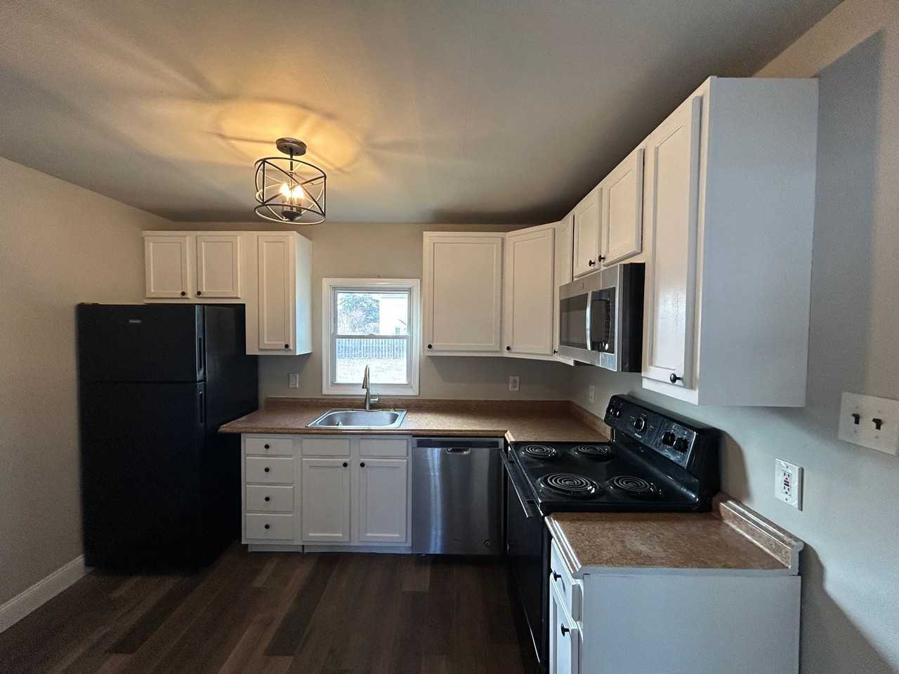 404 Elm Ave - Photo 3 of 14