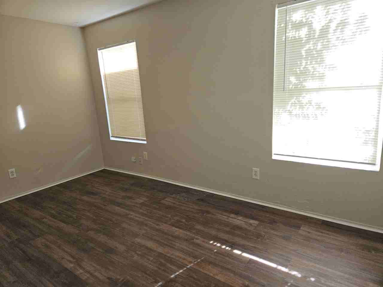 204 E Dullnig Ct #10 - Photo 3 of 5