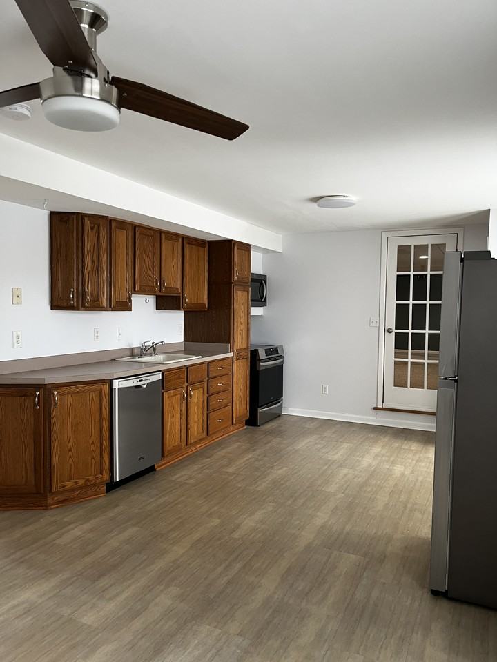 2501 Ridgeview Dr Apt B #NA - Photo 3 of 17