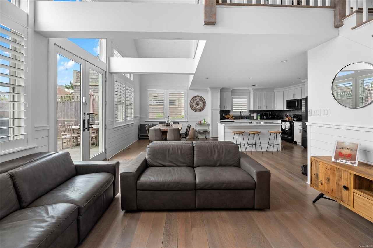 386 Dehnhoff Walk - Photo 3 of 11