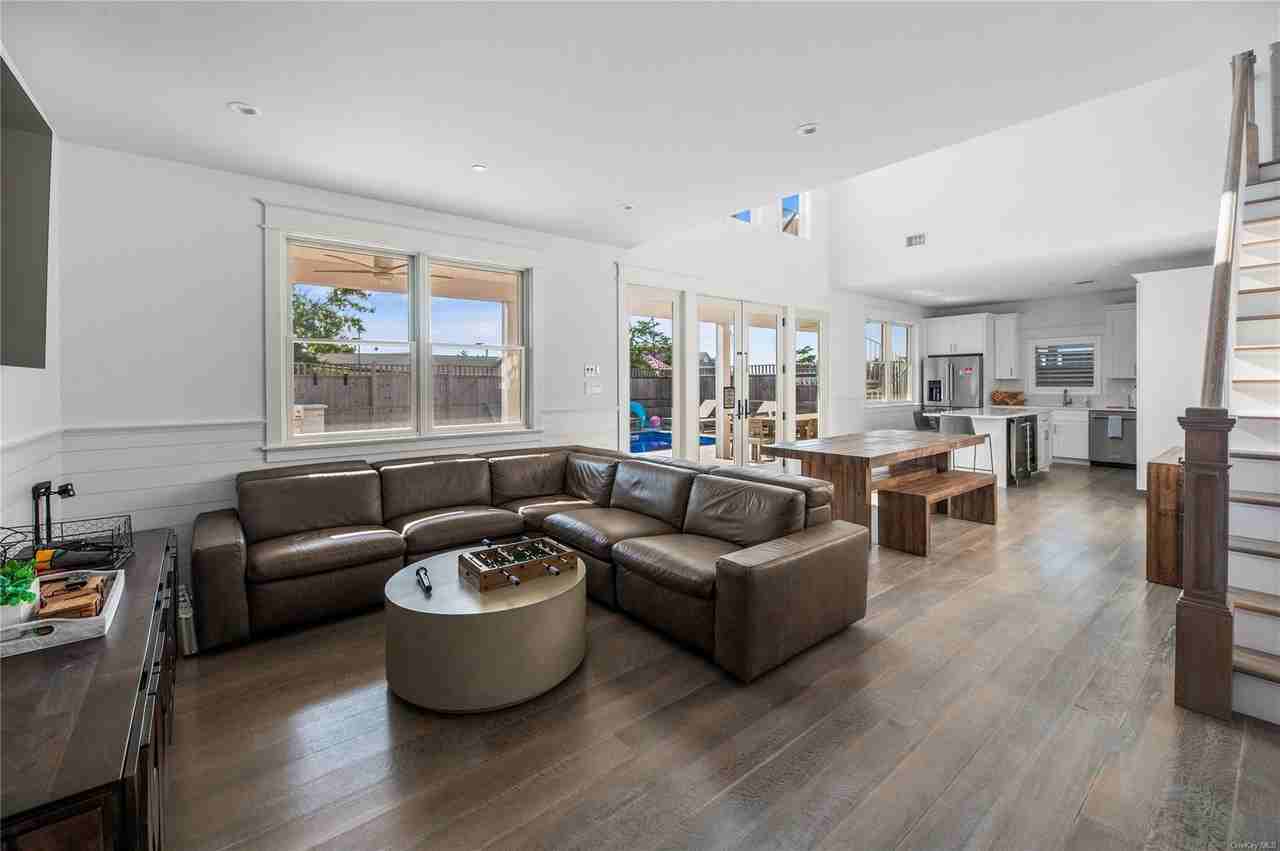 335 Surf Road - Photo 2 of 12