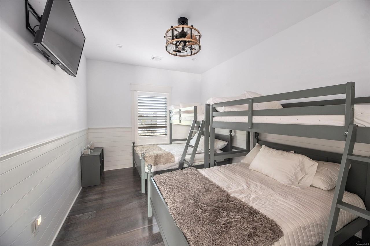 335 Surf Road - Photo 3 of 12