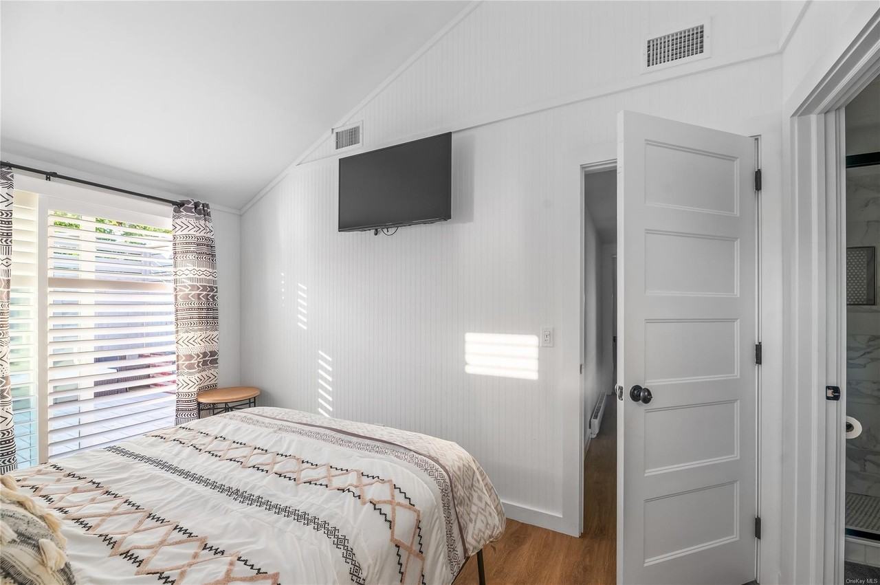 311 Wilmot Rd - Photo 4 of 12