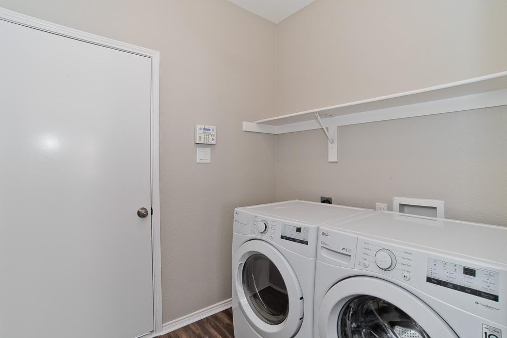 Oakwood Cir - Photo 2 of 20