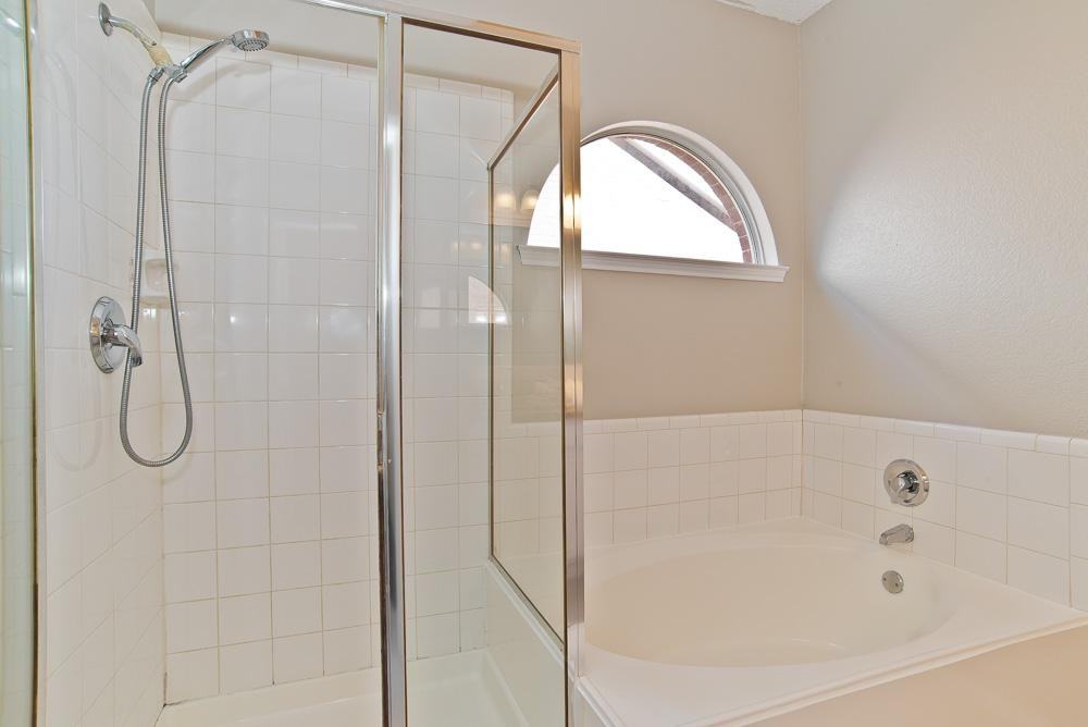 Oakwood Cir - Photo 5 of 20