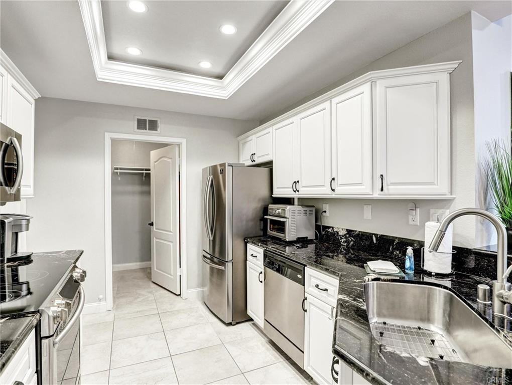 26 Vassar Aisle #25 - Photo 2 of 8