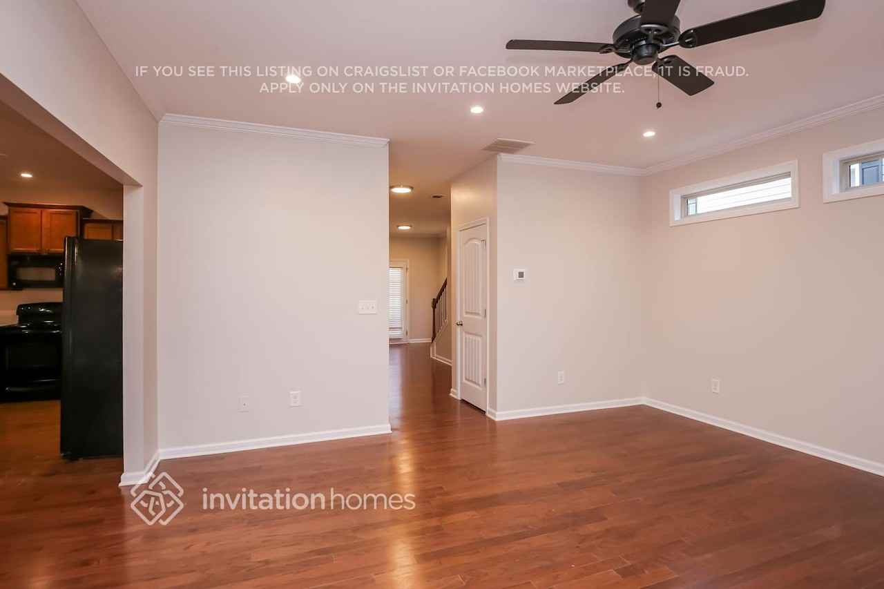 333 Franklin Ln - Photo 2 of 16