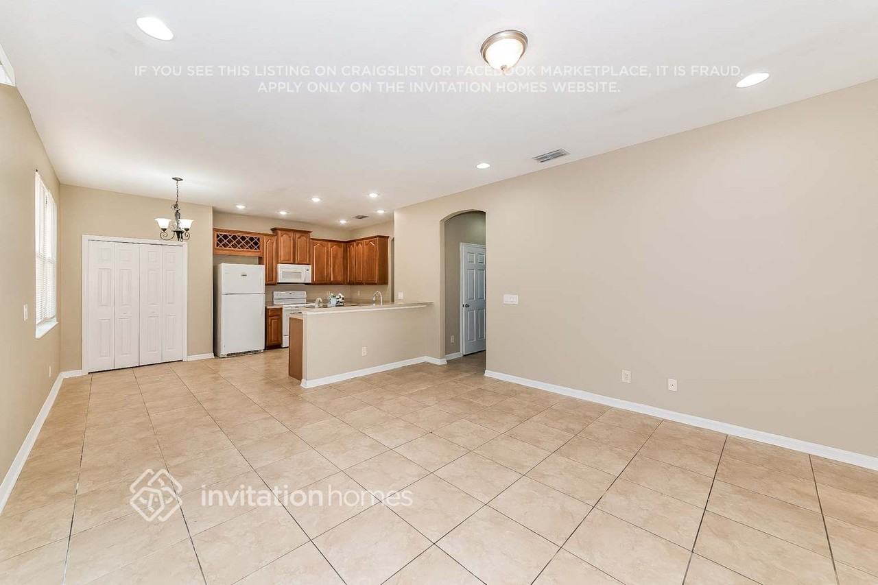 10229 36th Ct E - Photo 2 of 16