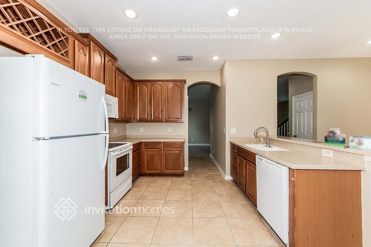 10229 36th Ct E - Photo 5 of 16