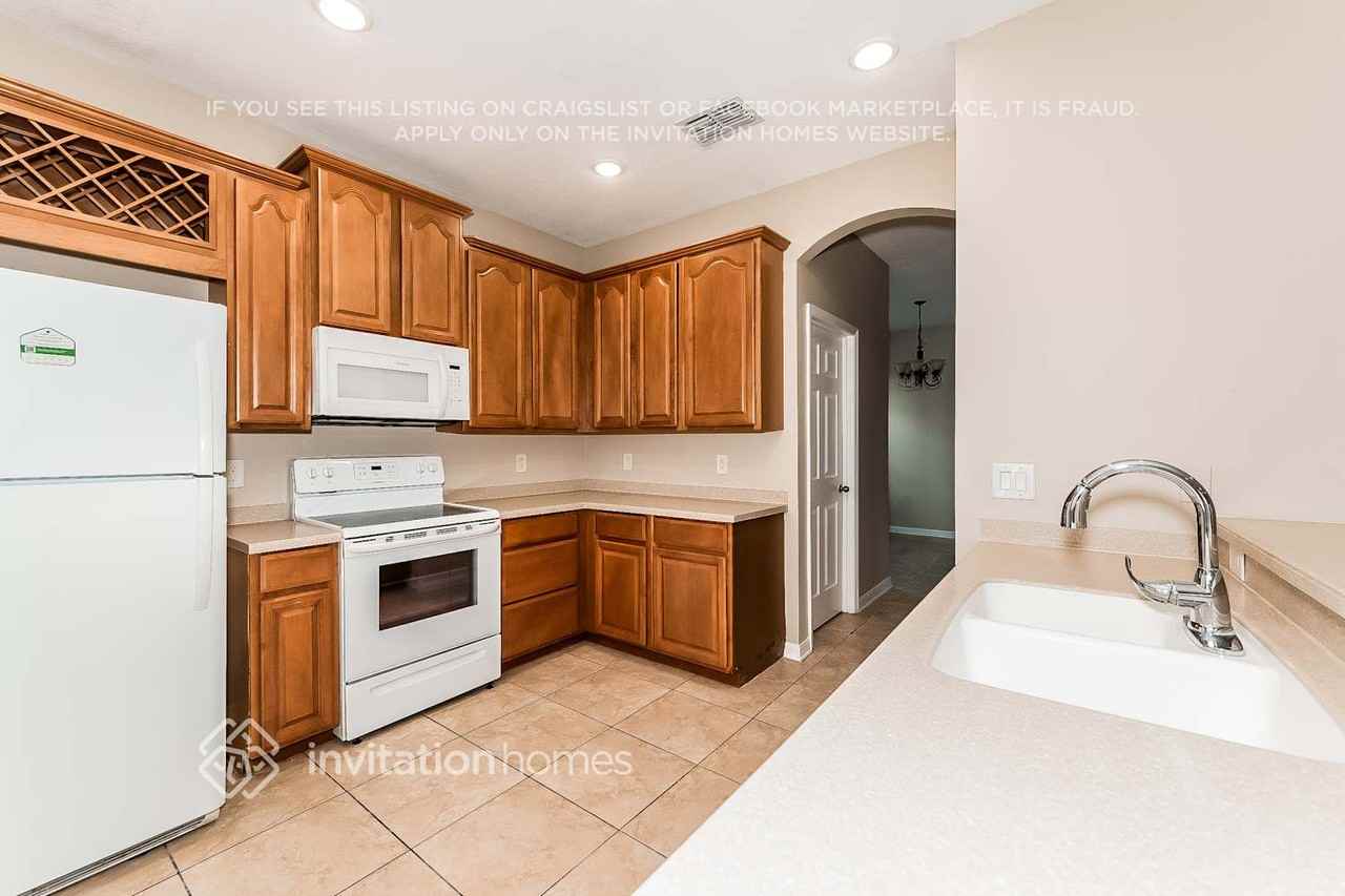 10229 36th Ct E - Photo 6 of 16