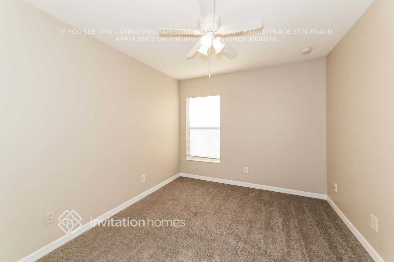 10229 36th Ct E - Photo 6 of 13
