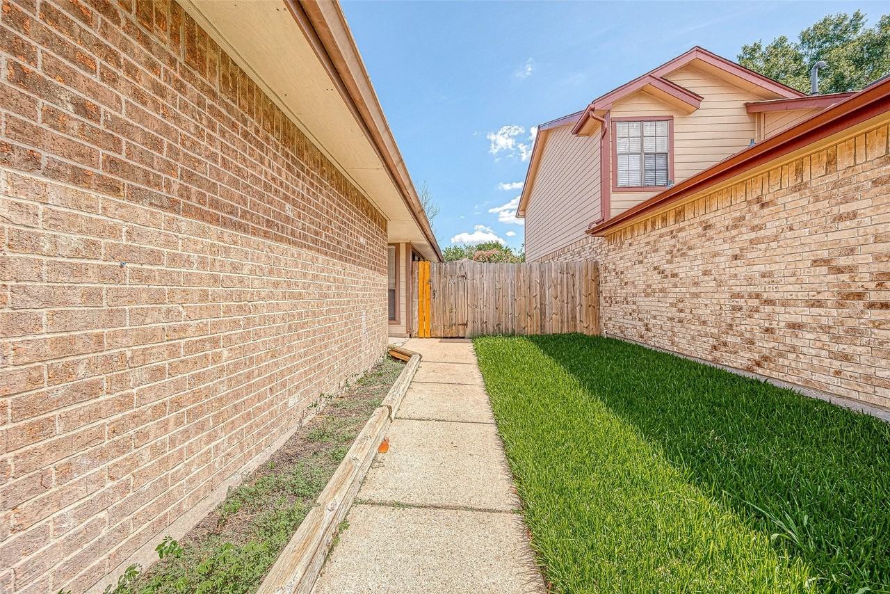 13559 Blue Marlin Ln - Photo 4 of 43