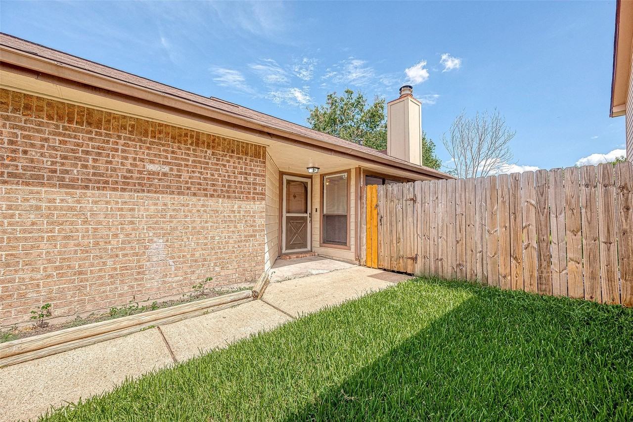 13559 Blue Marlin Ln - Photo 5 of 43