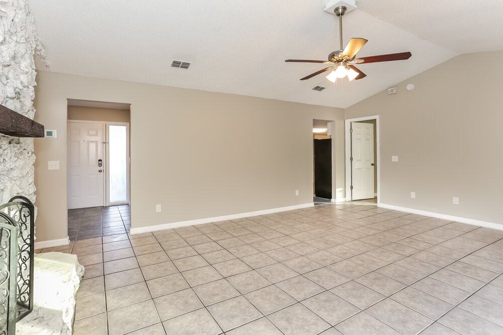 1548 Oak Ridge Dr W - Photo 4 of 16