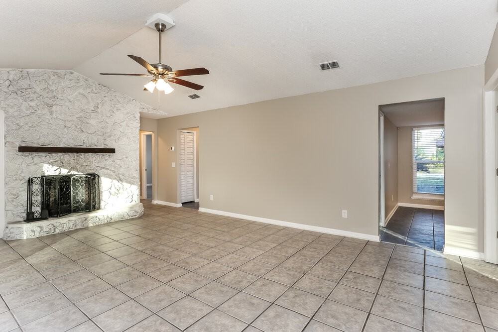 1548 Oak Ridge Dr W - Photo 5 of 16
