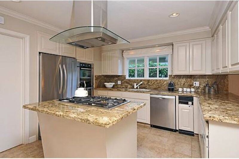 925 Flying Fish St - Photo 2 of 26