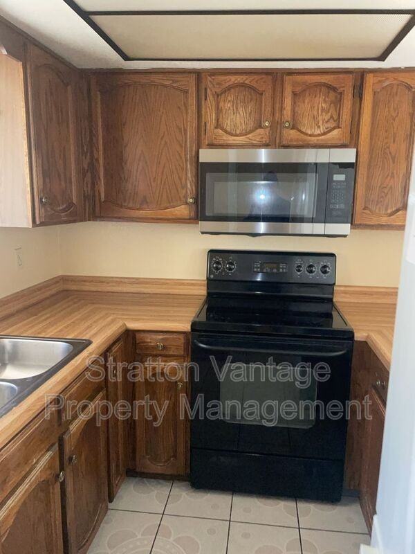 405 E Bruce Ave #A - Photo 2 of 11