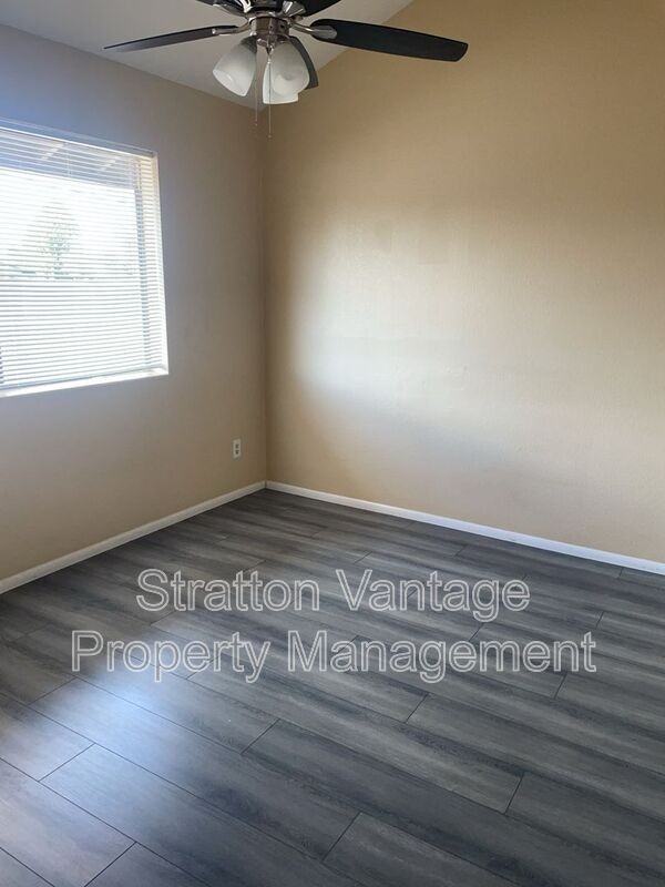 405 E Bruce Ave #A - Photo 3 of 11