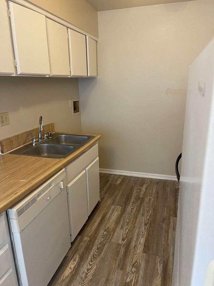 613 W Calle Sur St - Photo 4 of 16